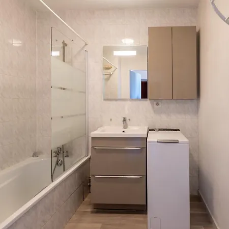 Apartment Ducs De Savoie - Comfortable Flat A Stone's Throw From The Old Town Annecy