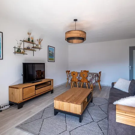Apartment Ducs De Savoie - Comfortable Flat A Stone's Throw From The Old Town Annecy